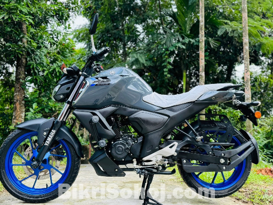 FZS V3 DELUXE 2500KM RUNNING ONLY